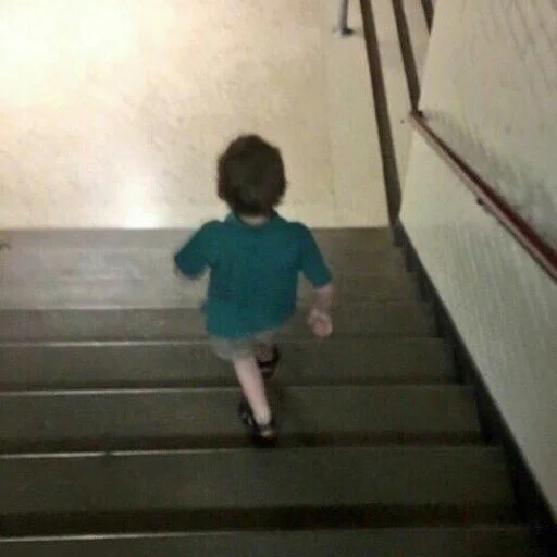 одежда ребёнок лестница