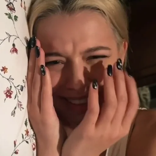 Человек человеческое лицо гвоздь