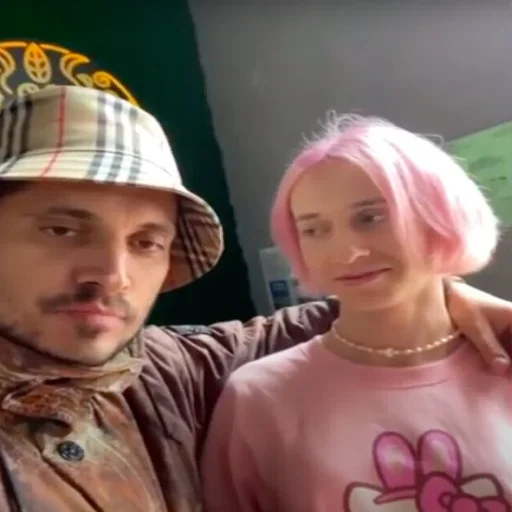 Стикер Паша техник - 3