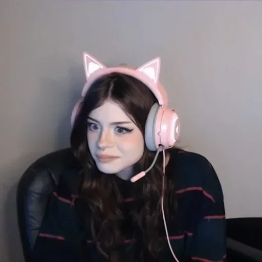 Hannah | @StickerHive - 