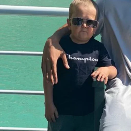 Человек одежда человеческое лицо