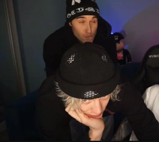 Стикер ХАЗЯЕВА НА ДВИЖЕНИЯХ🩸 :: @fStikBot - 6