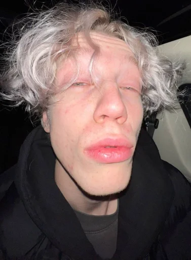 Стикер ХАЗЯЕВА НА ДВИЖЕНИЯХ🩸 :: @fStikBot - 4