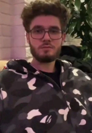 Стикер ХАЗЯЕВА НА ДВИЖЕНИЯХ🩸 :: @fStikBot - 3