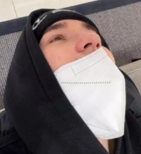 Стикер ХАЗЯЕВА НА ДВИЖЕНИЯХ🩸 :: @fStikBot - 0