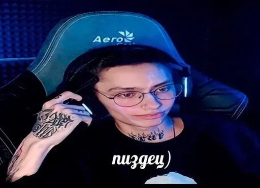 человеческое лицо очки одежда