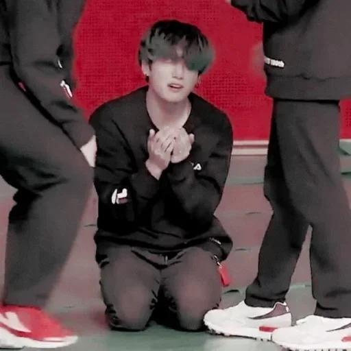 Человек одежда колено