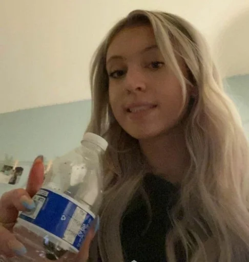 Стикер скарлетт :: @fStikBot - 0