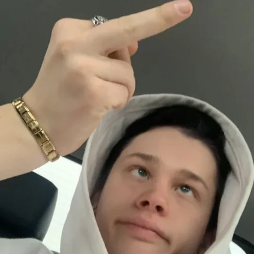 Человек человеческое лицо модный аксессуар