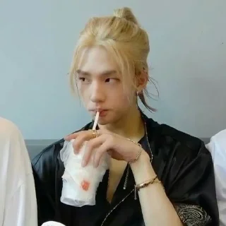 Стикер Hyunjin - 10