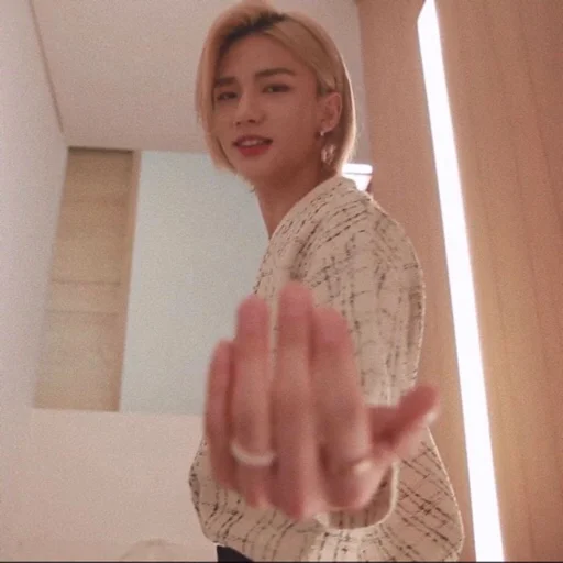 Человек стена человеческое лицо