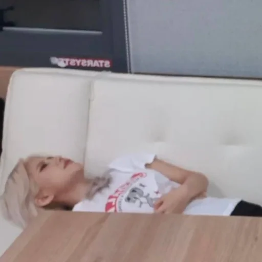 Стикер IDLE_baby - 1