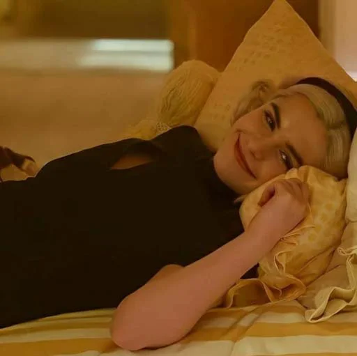 Стикер Do YoU like Kiernan Shipka? - 11