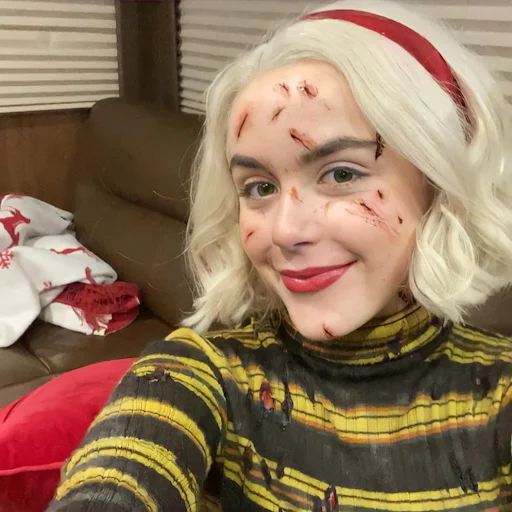 Стикер Do YoU like Kiernan Shipka? - 10