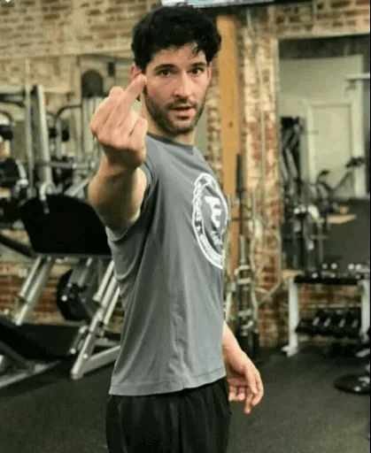 Человек спортзал физическая подготовка