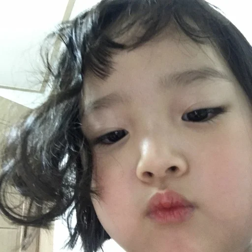 человеческое лицо ребёнок щека