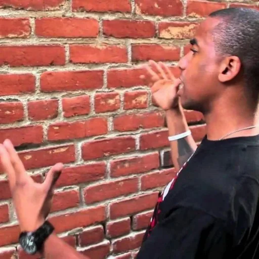 Человек здание стена