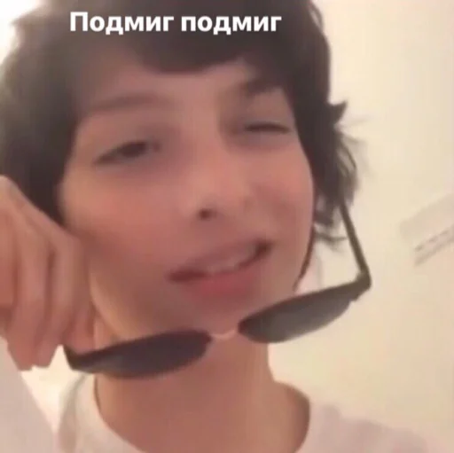 Sticker Ит энд Странгер Фингс - 4