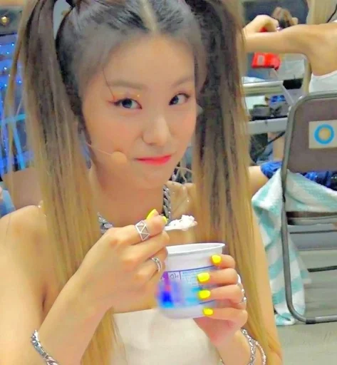 Человек человеческое лицо безалкогольный напиток