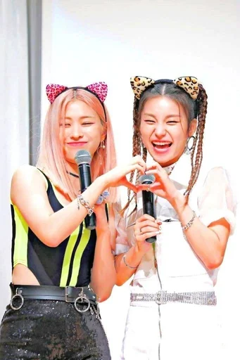 Itzy :: @fStikBot - человеческое лицо