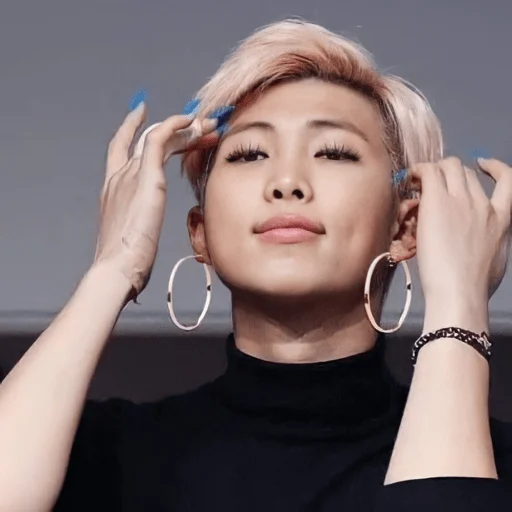 Человек человеческое лицо модный аксессуар