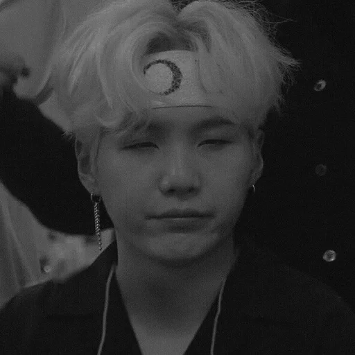 {Suga} @tikellchrRandom - person