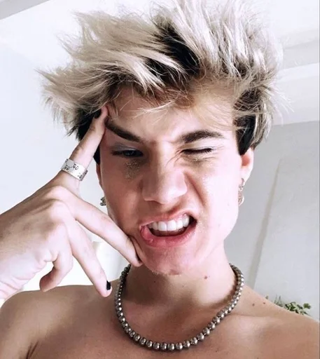 arixss/JayHossler :: @fStikBot - person