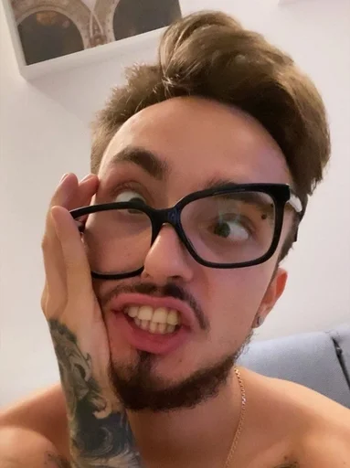 Человек селфи человеческое лицо