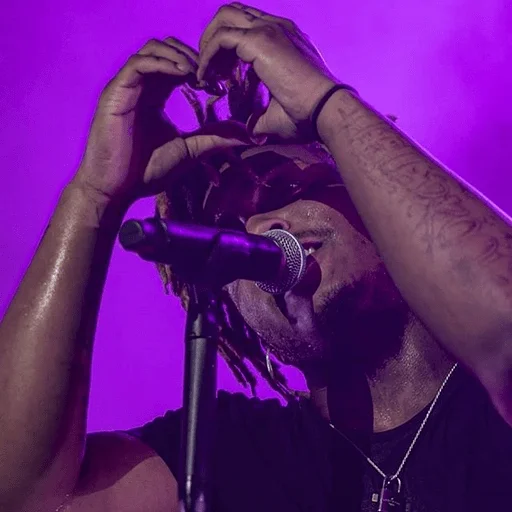 Человек фиолетовый пурпурный