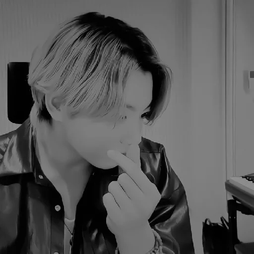 Человек черно-белый стена