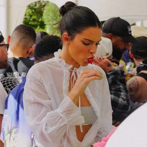 Sticker - Kendall Jenner | @Its_ArTina 🌧 - 6