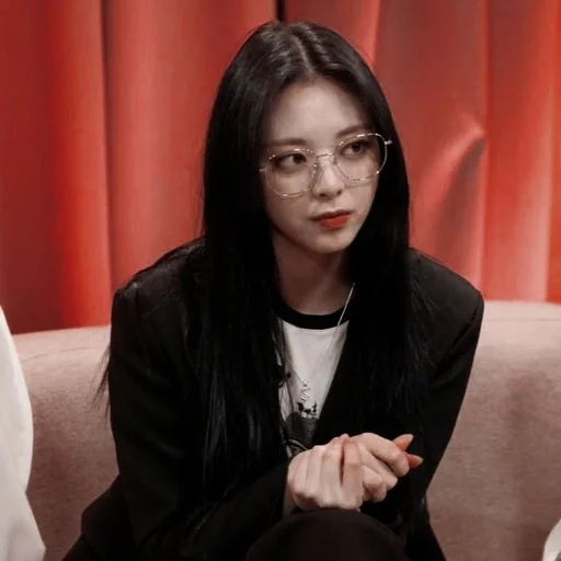 Стикер yuna by :: @midzyme :: @fStikBot - 5