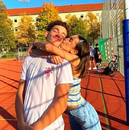 Sticker Kisses_Cuddles_2 - 1