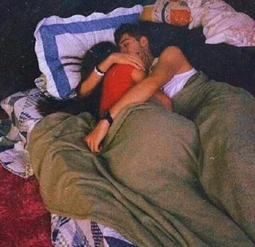 Стикер Kisses_Cuddles_2 - 1