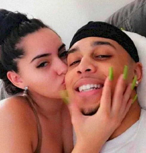 Стикер Kisses_Cuddles_2 - 1