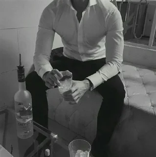 Человек бутылка одежда