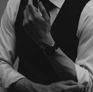 Человек черно-белый одежда