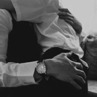 Человек часы черно-белый