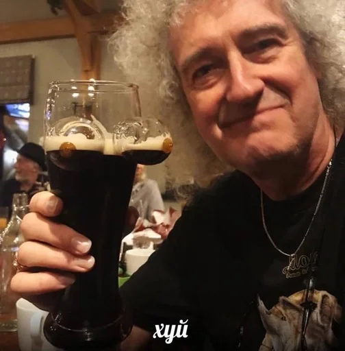 Человек пить человеческое лицо