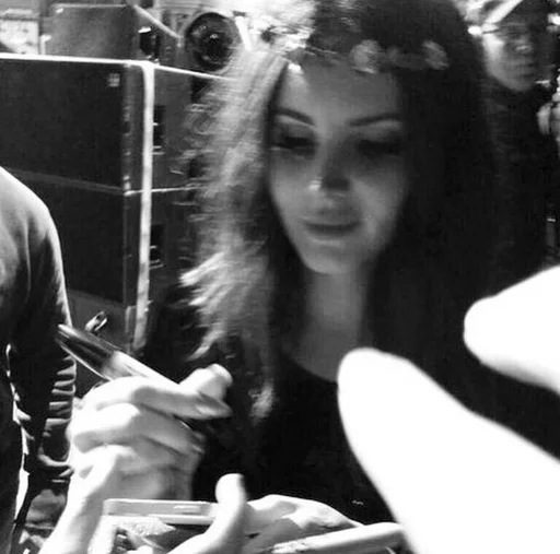 Стикер @LanaDelReyBR reactions - 4