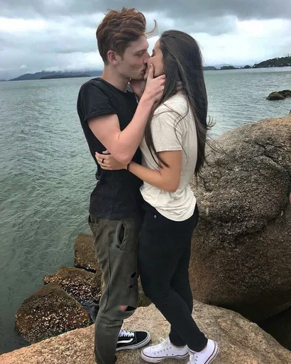 Человек одежда целовать