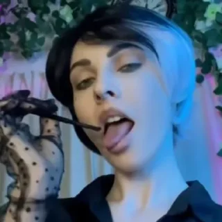 Стикер Круэлла Де Виль - 2