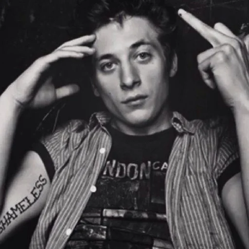 lip gallagher @shamelessstick - 