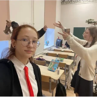 Стикер Живая легенда - 10