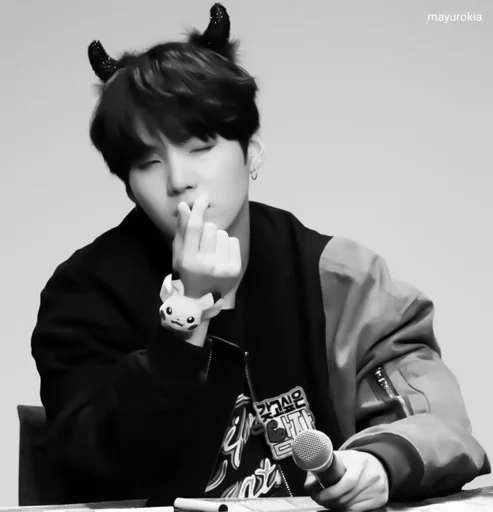 Sticker yoongi.heart by @sofaraway_sg :: @fStikBot - 8