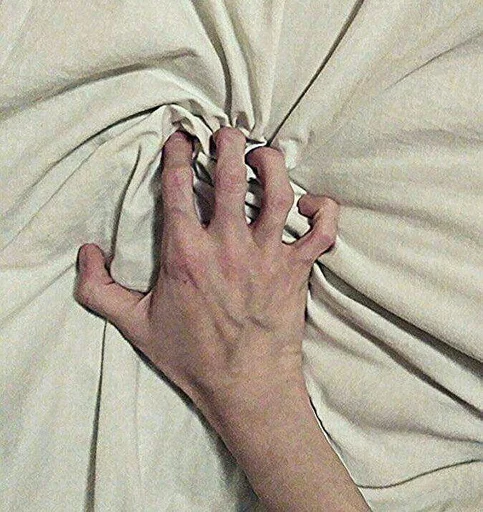 Человек гвоздь палец