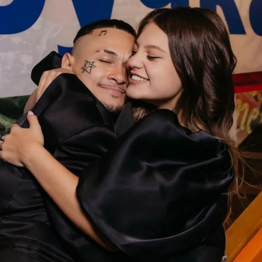 человеческое лицо целовать Человек