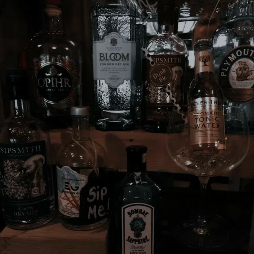 стеклянная бутылка пить алкогольный напиток