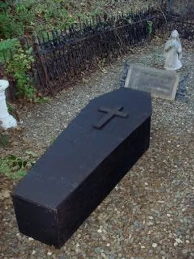 на открытом воздухе могила похороны