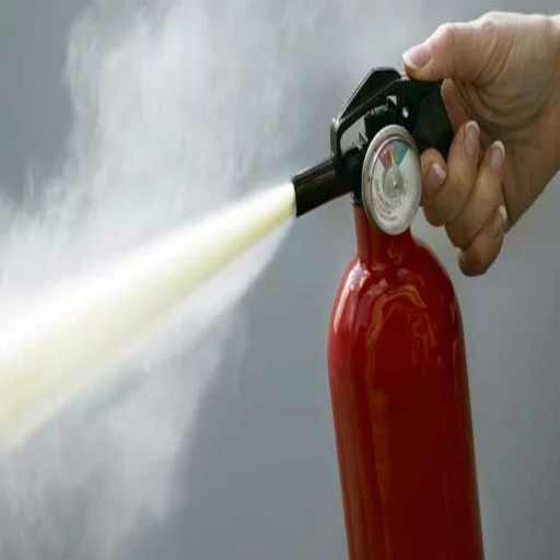 огнетушитель бутылка на открытом воздухе